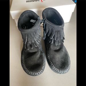 Minnetonka child’s double fringe side zip black